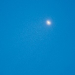 今夜は満月。月がいちばん注目される日。でも、こんなtsukiも素敵ですよ。